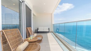 Apartamento, varias camas, balcón, vistas al mar (Encantame Towers Viento 1502) | Vistas desde la habitación