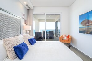 คอนโด, หลายเตียง, ระเบียง, วิวทะเล (Encantame Towers Verano 801) | 3 ห้องนอน, ห้องพักตกแต่งอย่างมีเอกลักษณ์, ตกแต่งพิเศษโดยเฉพาะ