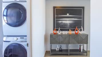 Bloc d'apartaments, diversos llits, balcó, vistes a l'oceà (Encantame Towers Verano 801) | Bugaderia