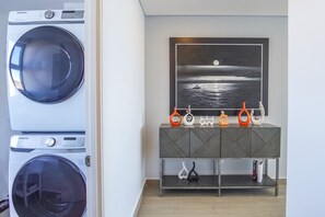 Bloc d'apartaments, diversos llits, balcó, vistes a l'oceà (Encantame Towers Verano 801) | Bugaderia