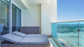 Lägenhet - flera sängar - balkong - havsutsikt (Encantame Towers Verano 1405) | Terrass/Patio