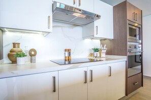 Lägenhet - flera sängar - balkong - havsutsikt (Encantame Towers Verano 1405) | Eget kök | Matbord