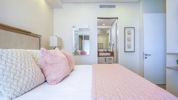 Lägenhet - flera sängar - balkong - havsutsikt (Encantame Towers Verano 1405) | 2 sovrum, individuell inredning, unika möbler och sängkläder