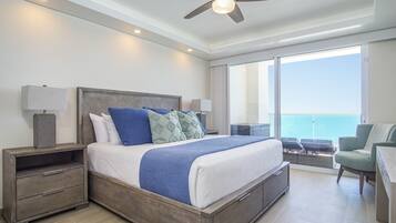 Condo, nhiều giường, ban công, quang cảnh biển (Encantame Towers Verano 1405) | 2 phòng ngủ, trang trí khác biệt