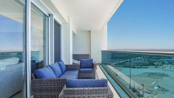 Condo, varias camas, balcón, vista al océano (Encantame Towers Verano 1405) | Terraza o patio