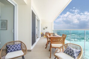 公寓客房, 多張床, 露台, 海景 (Encantame Towers Verano 1402) | 室外用餐