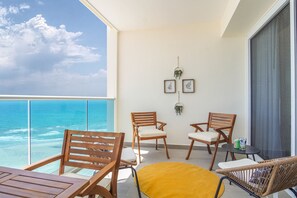 Condo, nhiều giường, ban công, quang cảnh biển (Encantame Towers Verano 1402) | Quang cảnh từ phòng