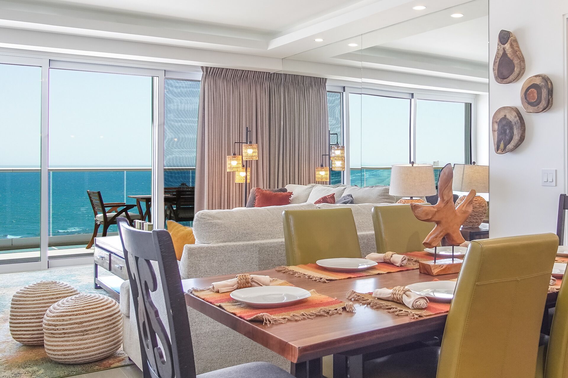 Condo, varias camas, balcón, vista al océano (Encantame Towers Verano 1402) | Interior