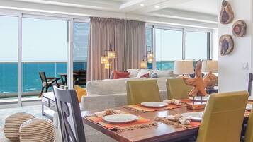 Condo, varias camas, balcón, vista al océano (Encantame Towers Verano 1402) | Interior