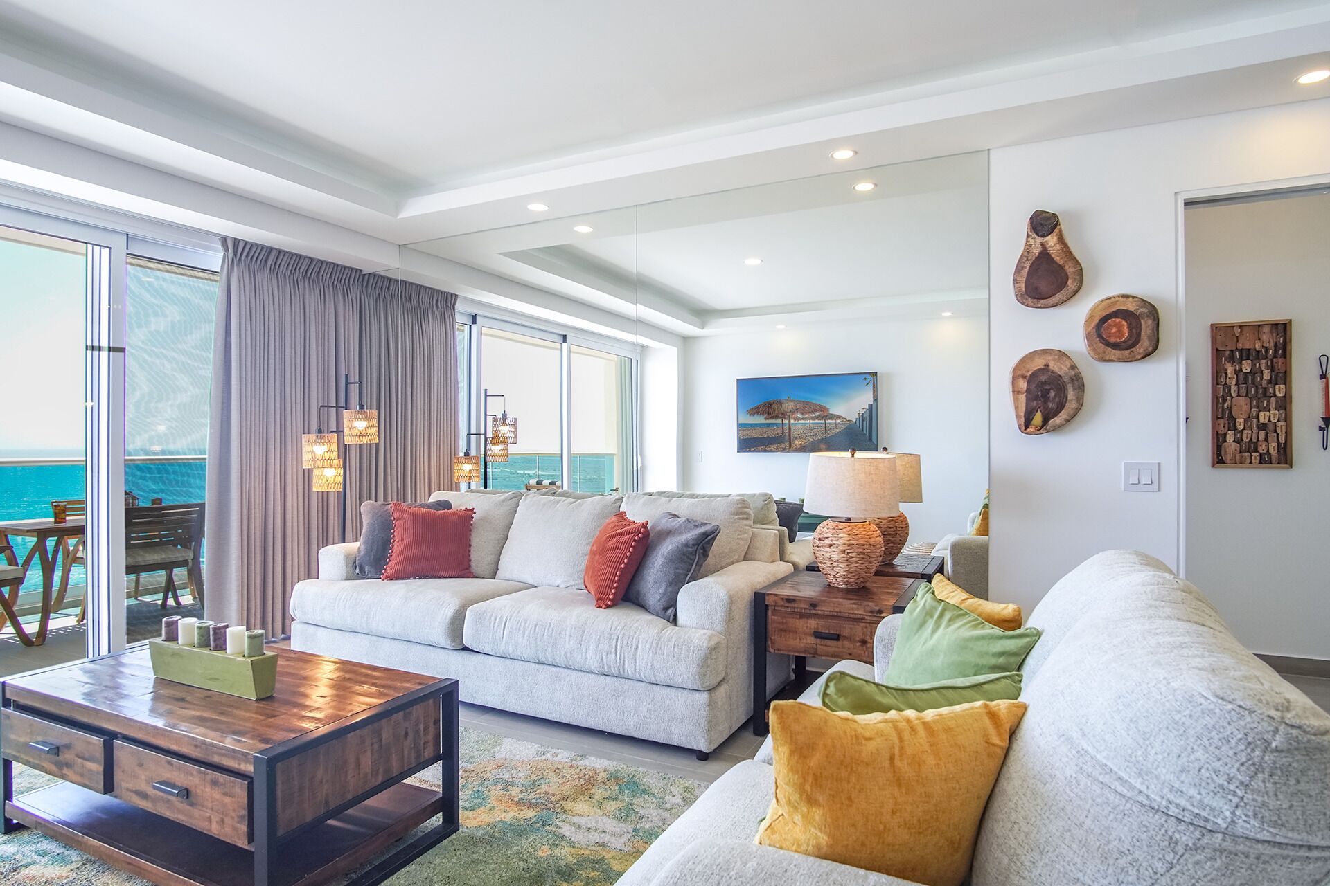 Appartamento, letti multipli, balcone, vista oceano (Encantame Towers Verano 1402) | Area soggiorno | TV a schermo piatto 42 pollici con canali digitali
