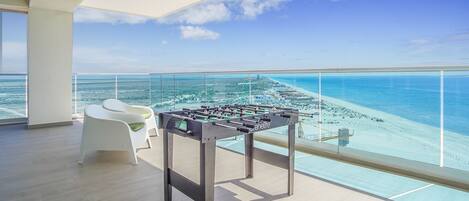 Condo, várias camas, sacada, vista para o oceano (Encantame Towers Verano 1101) | Vista do quarto