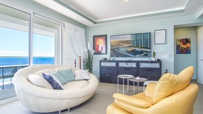 Appart'hôtel, plusieurs lits, balcon, vue océan (Encantame Towers Verano 1101) | Coin séjour