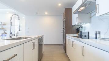 Appart'hÎtel, plusieurs lits, balcon, vue océan (Encantame Towers Viento 1004) | Cuisine privée