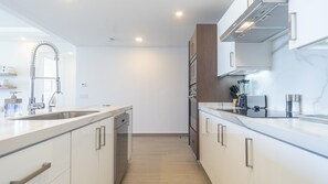 Appart'hôtel, plusieurs lits, balcon, vue océan (Encantame Towers Viento 1004) | Cuisine privée