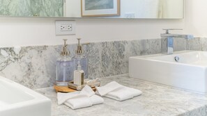 Condo, Multiple Beds, Balcony, Ocean View (Encantame Towers Viento 1004) | Bathroom | Towels - Encantame Towers Viento 1004 (Puerto Peñasco)