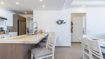 Condo, Multiple Beds, Balcony, Ocean View (Encantame Towers Viento 802) | Private kitchen