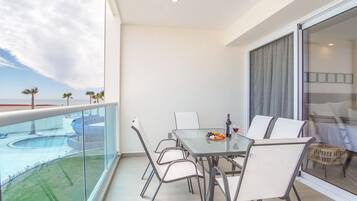 Appart'hÎtel, plusieurs lits, balcon, vue océan (Encantame Towers Verano 204) | Restauration extérieure