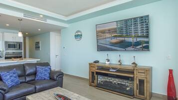 Lägenhet - flera sängar - balkong - havsutsikt (Encantame Towers Verano 905) | Vardagsrum | 42-tums platt-tv med digitalkanaler