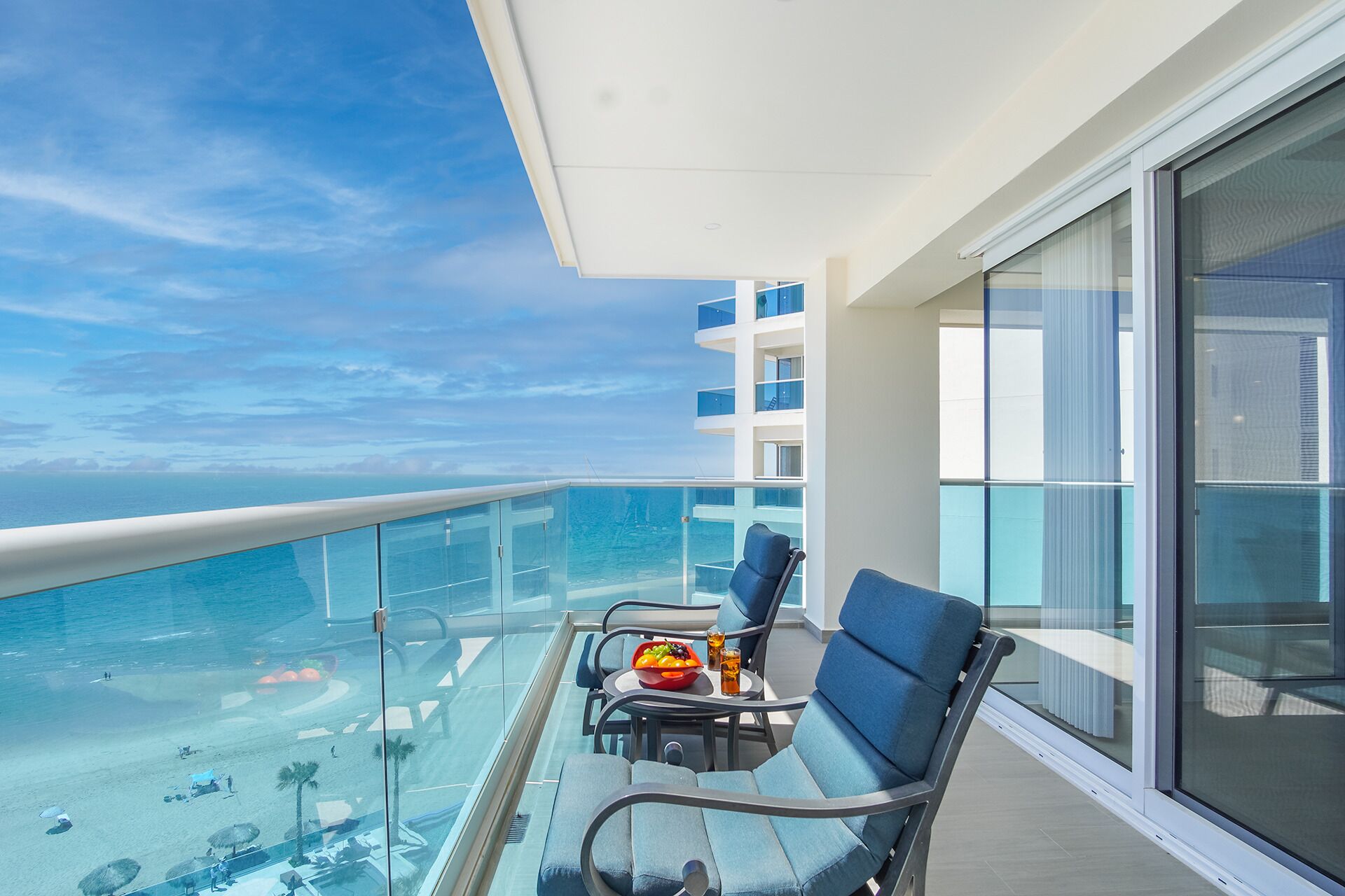 Apartamento, varias camas, balcón, vistas al mar (Encantame Towers Verano 905) | Vistas desde la habitación