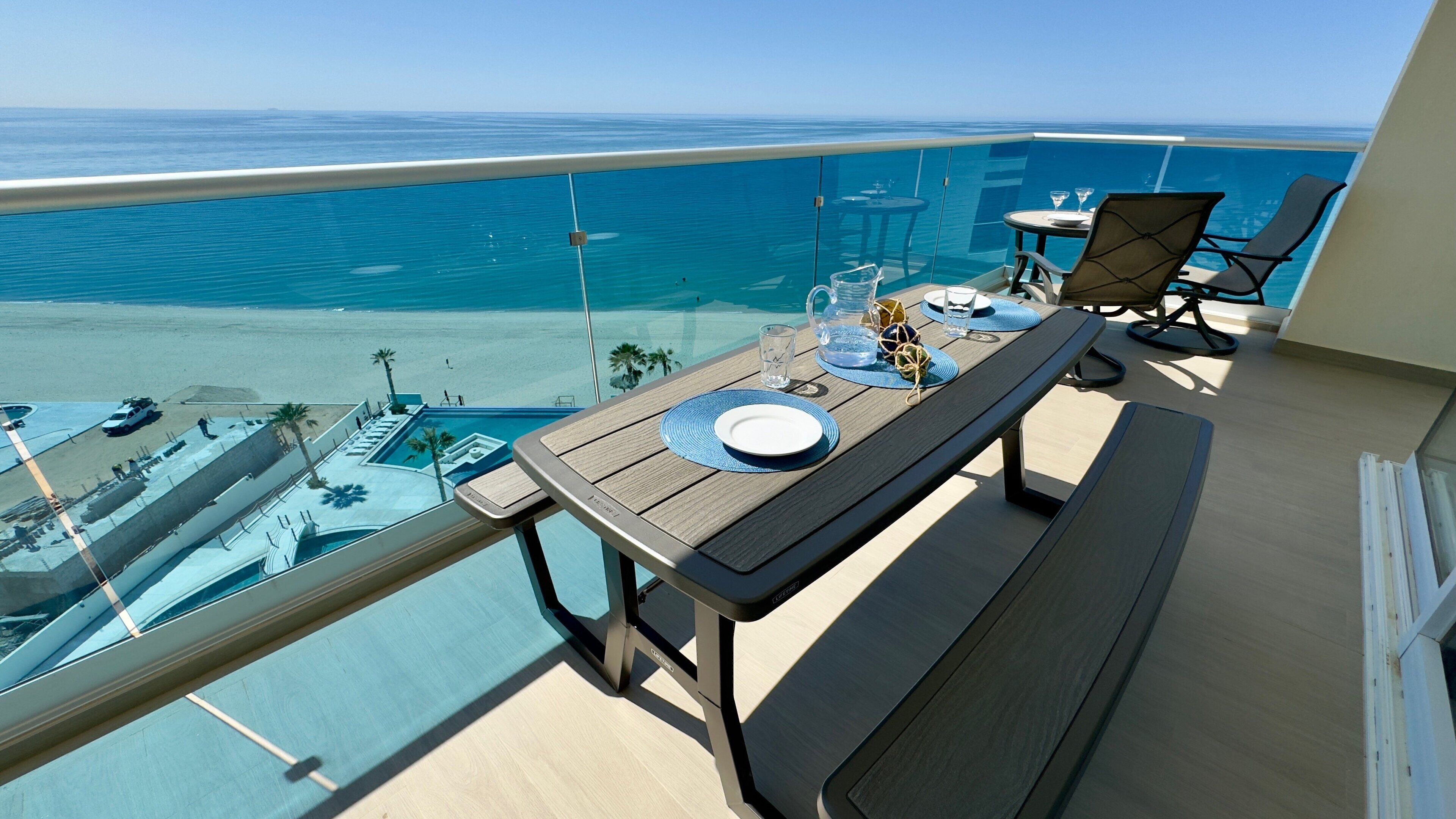 Apartamento, varias camas, balcón, vistas al mar (Encantame Towers Verano 905) | Restaurante al aire libre