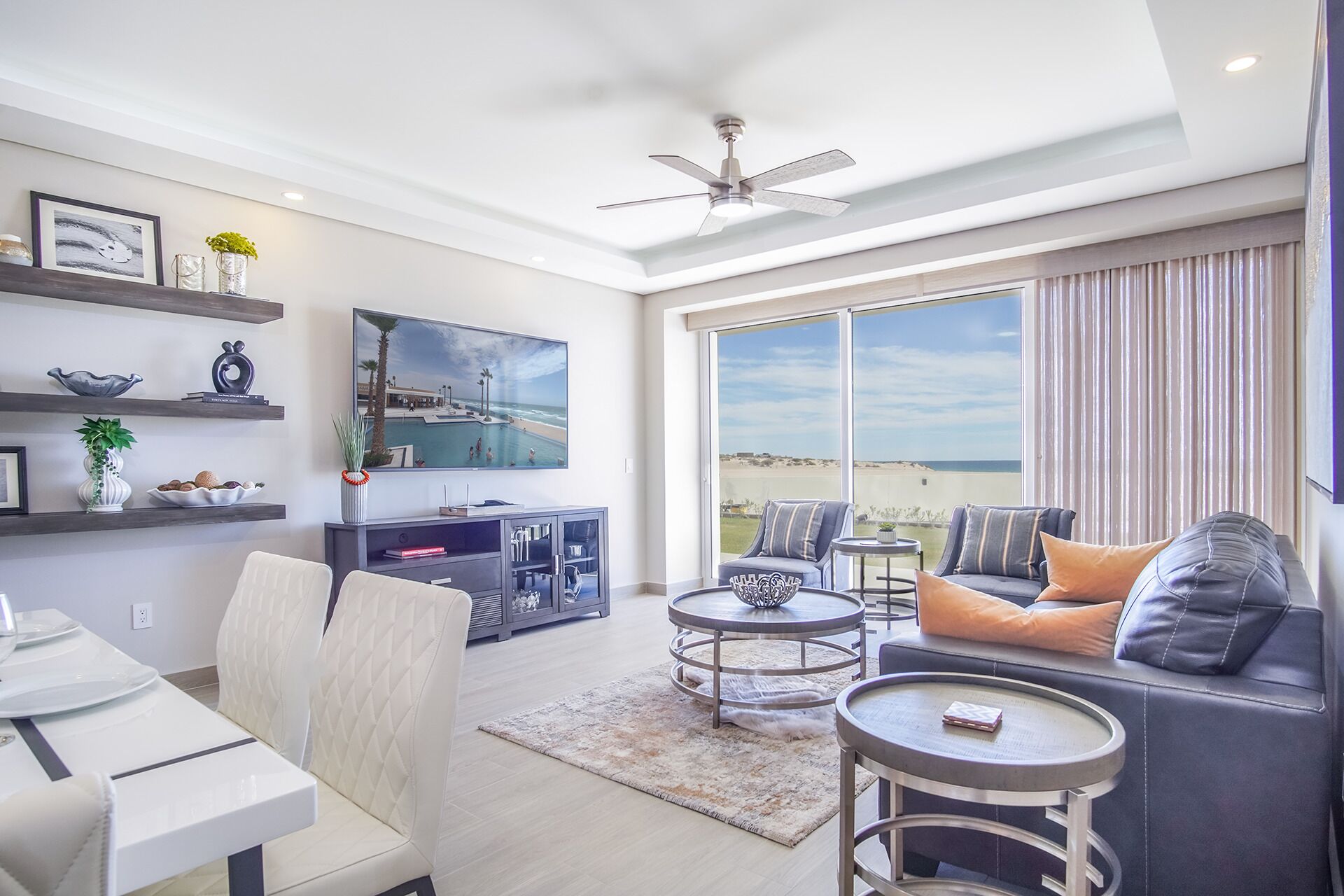 Condo, Berbilang Katil, Balcony, Ocean View (Encantame Towers Verano 102) | Ruang tamu | 42 inci televisyen skrin rata dengan digital 