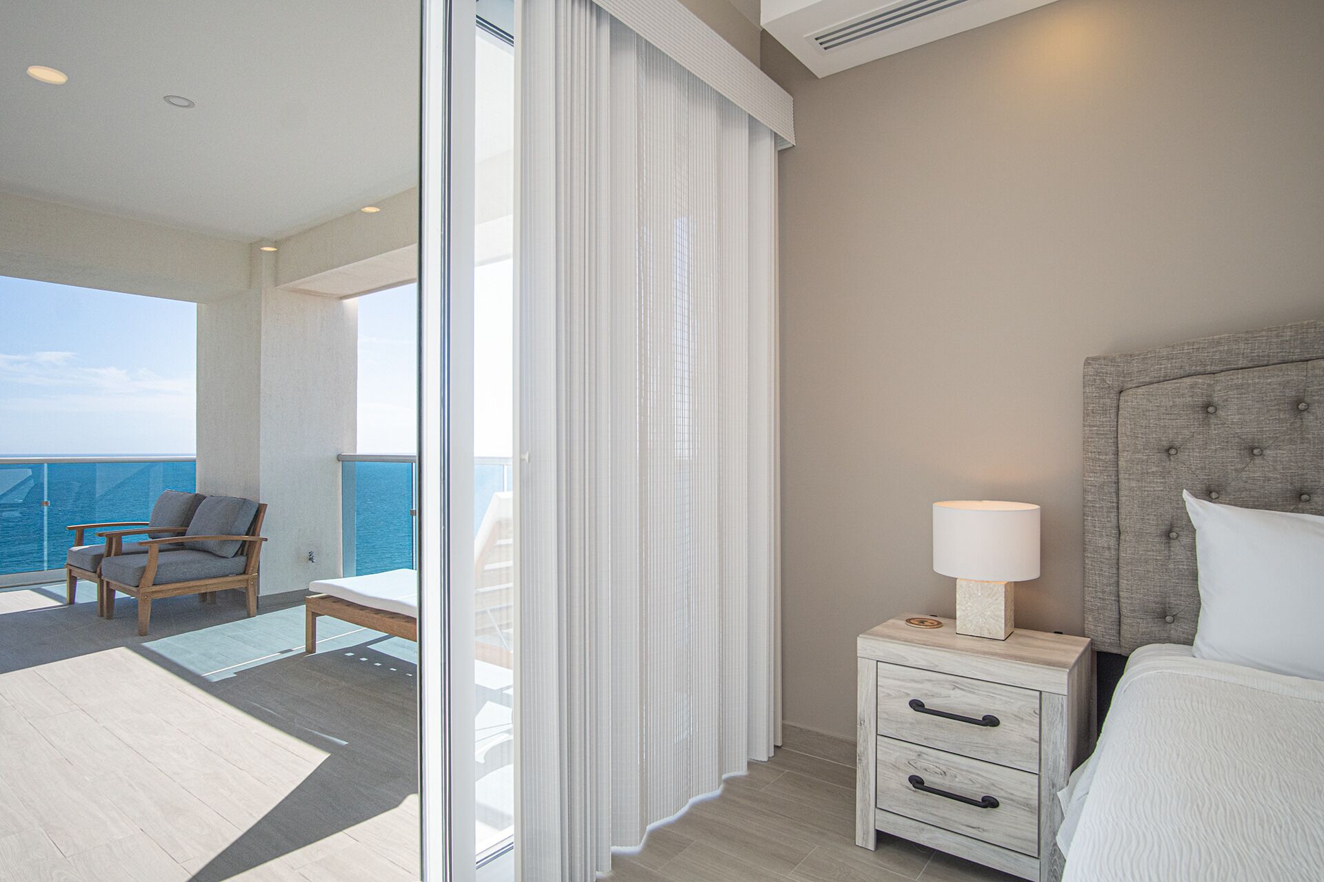 Apartamento, varias camas, balcón, vistas al mar (Encantame Towers Velero 1701) | 3 dormitorios, decoración individual, mobiliario individual