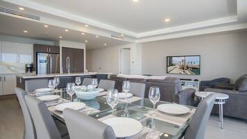 Lägenhet - flera sängar - balkong - havsutsikt (Encantame Towers Velero 1701) | Interiör