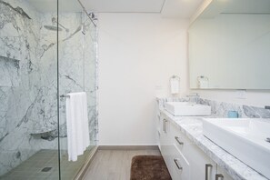 Apartment, Mehrere Betten, Balkon, Meerblick (Encantame Towers Velero 1701) | Badezimmer | Handtücher