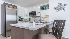 Condo, 1 King Bed with Sofa bed, Balcony, Ocean View (Encantame Towers Velero 1403) | Private kitchen | Dining tables
