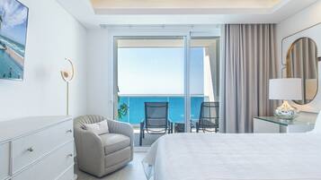 Condo, várias camas, sacada, vista para o oceano (Encantame Towers Velero 2105) | 2 quartos, individualmente decorados, individualmente mobiliados