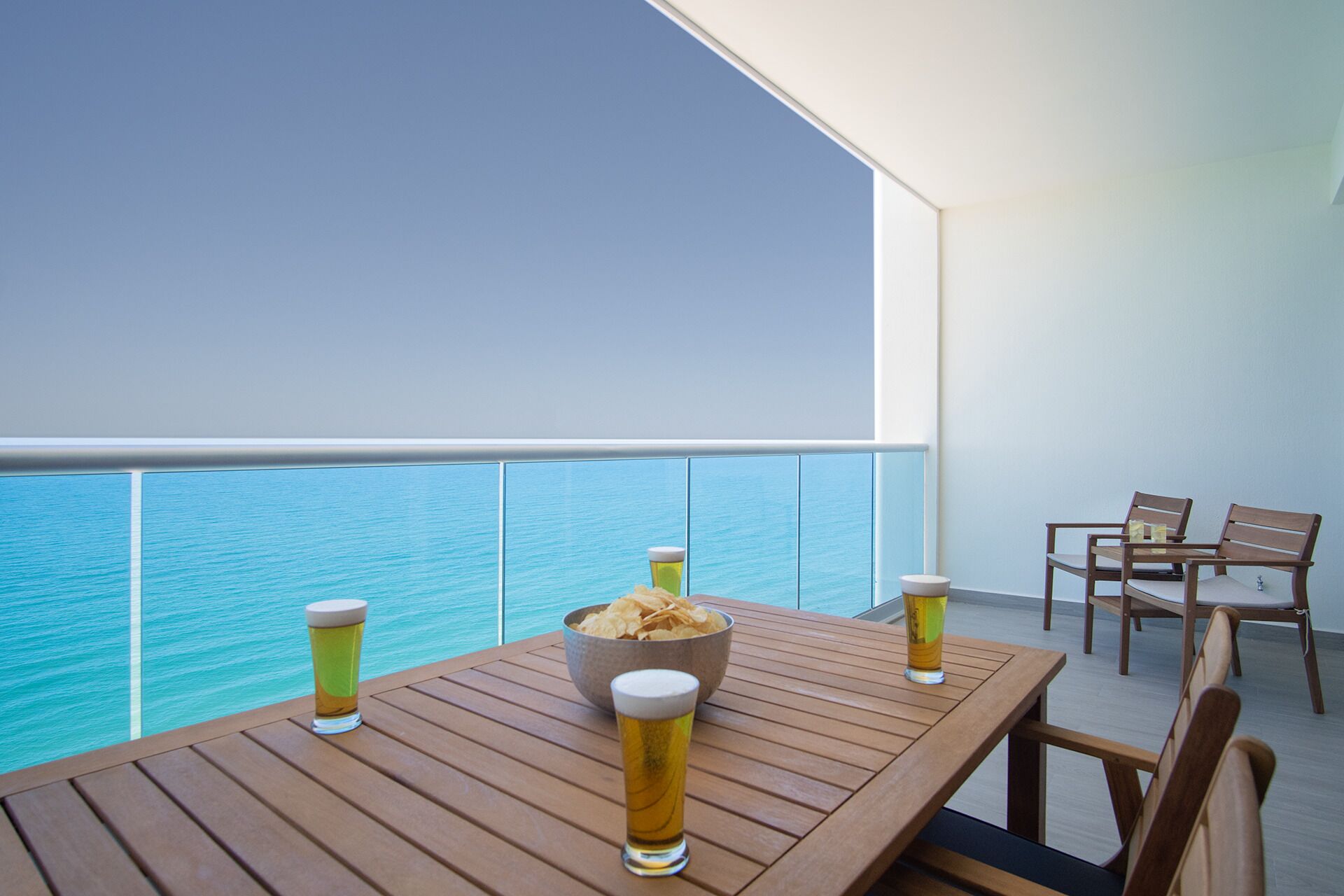 Condo, 1 cama King e sofá-cama, sacada, vista para o oceano (Encantame Towers Velero 2303) | Opções para refeição ao ar livre