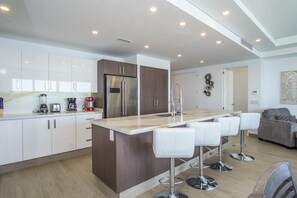 Appartement, meerdere bedden, balkon, uitzicht op oceaan (Encantame Towers Velero 1801) | Interieur