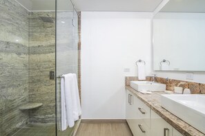 Condo, Multiple Beds, Balcony, Ocean View (Encantame Towers Velero 1801) | Bathroom | Towels