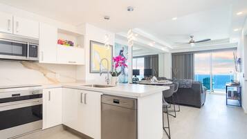 Condo, 1 King Bed with Sofa bed, Balcony, Ocean View (Encantame Towers Velero 1603) | Private kitchen | Dining tables