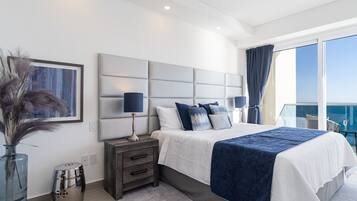 Lägenhet - flera sängar - balkong - havsutsikt (Encantame Towers Velero 1901) | 3 sovrum, individuell inredning, unika möbler och sängkläder