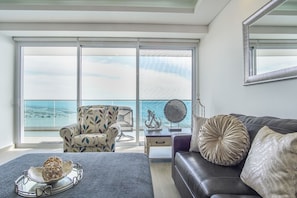 Apartment, Mehrere Betten, Balkon, Meerblick (Encantame Towers Verano 604) | Wohnbereich