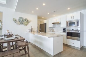 Apartment, Mehrere Betten, Balkon, Meerblick (Encantame Towers Verano 604) | Eigene Küche