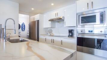 Condo, Multiple Beds, Balcony, Ocean View (Encantame Towers Verano 604) | Private kitchen | Dining tables