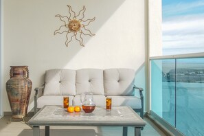 公寓式客房, 多张床, 阳台, 海洋景观 (Encantame Towers Verano 604) | 客房景观