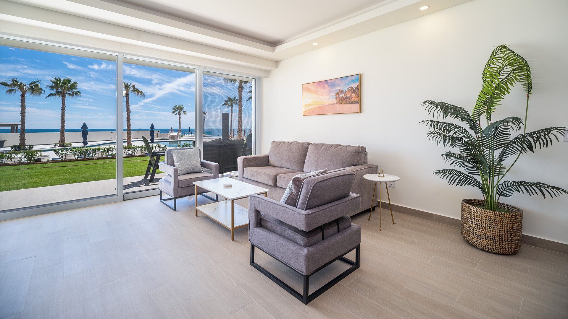 콘도, 침대(여러 개), 발코니, 바다 전망 (Encantame Towers Verano 104) | 거실 공간 | 디지털 채널 시청이 가능한 42인치 평면 TV