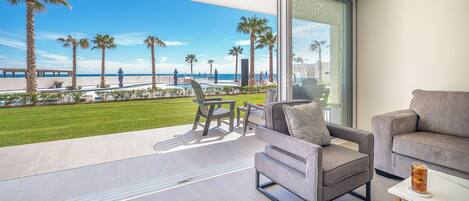 Appart'hôtel, plusieurs lits, balcon, vue océan (Encantame Towers Verano 104) | Intérieur