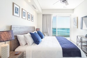 คอนโด, เตียงคิงไซส์ 1 เตียง และโซฟาเบด, ระเบียง, วิวทะเล (Encantame Towers Verano 503) | 1 ห้องนอน, ห้องพักตกแต่งอย่างมีเอกลักษณ์, ตกแต่งพิเศษโดยเฉพาะ