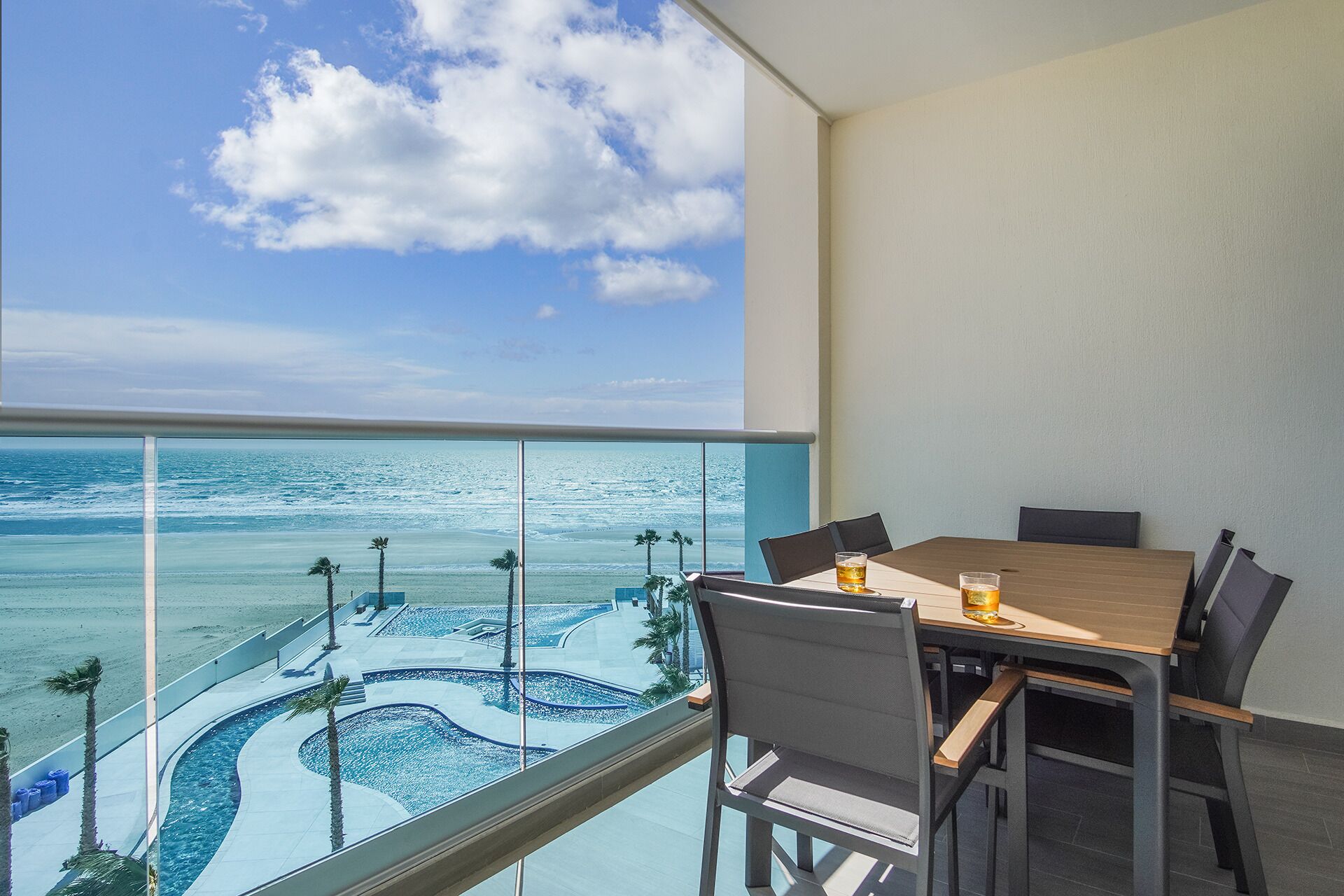 Appart'hôtel, 1 très grand lit et 1 canapé-lit, balcon, vue océan (Encantame Towers Verano 503) | Vue de la chambre