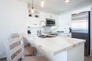 Condo, 1 King Bed with Sofa bed, Balcony, Ocean View (Encantame Towers Verano 503) | Private kitchen | Dining tables