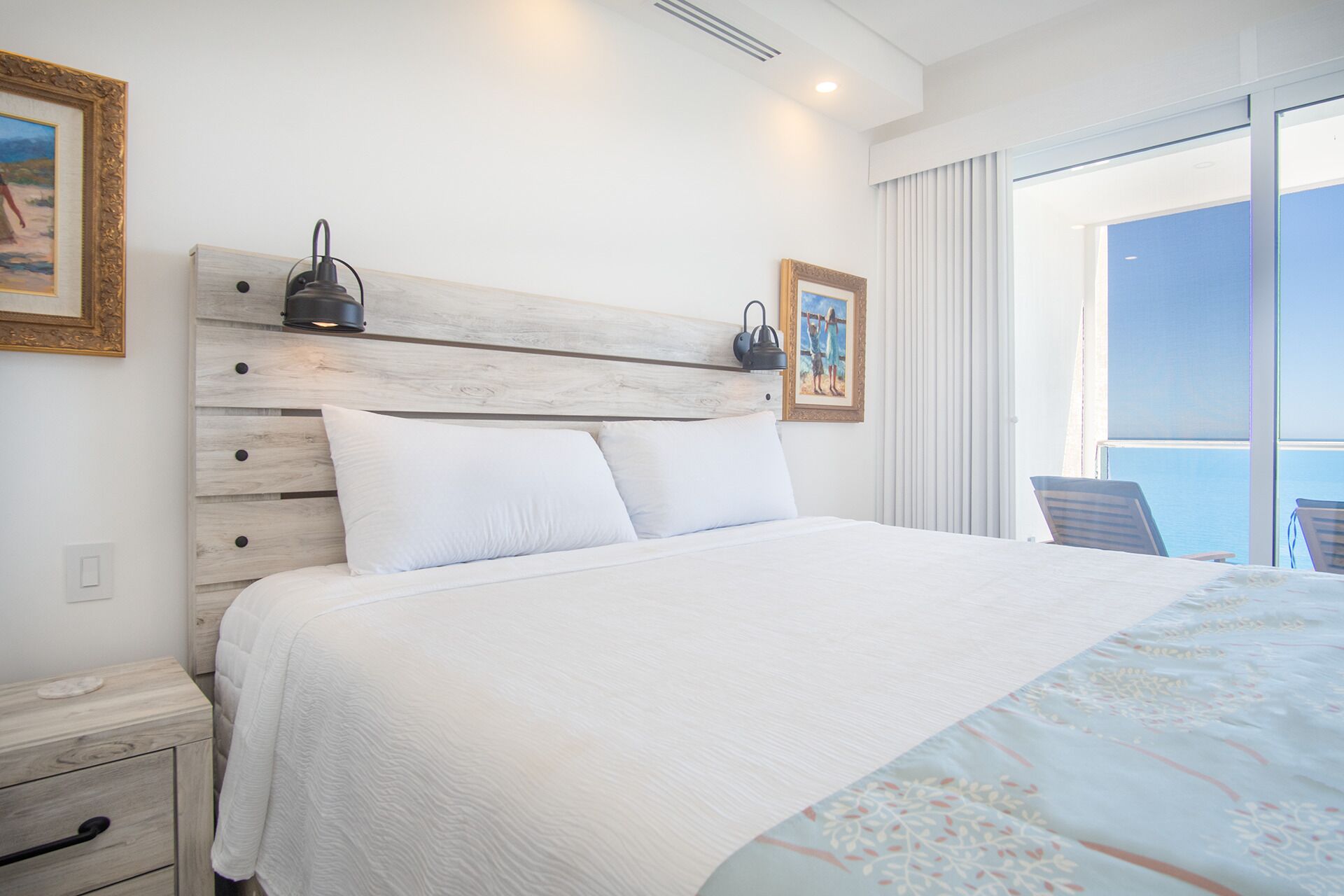 2 bedrooms, individually decorated, individually furnished, bed sheets