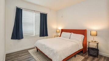 1 bedroom, iron/ironing board, WiFi (free), bed sheets
