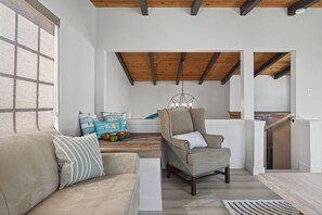 Televisión y chimenea