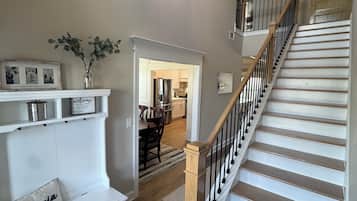 المنشأة من الداخل