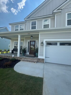 Exterior detail - Welcome Masters Golf Guests (Evans)