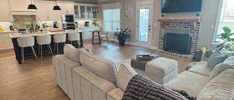 Televisie en een open haard